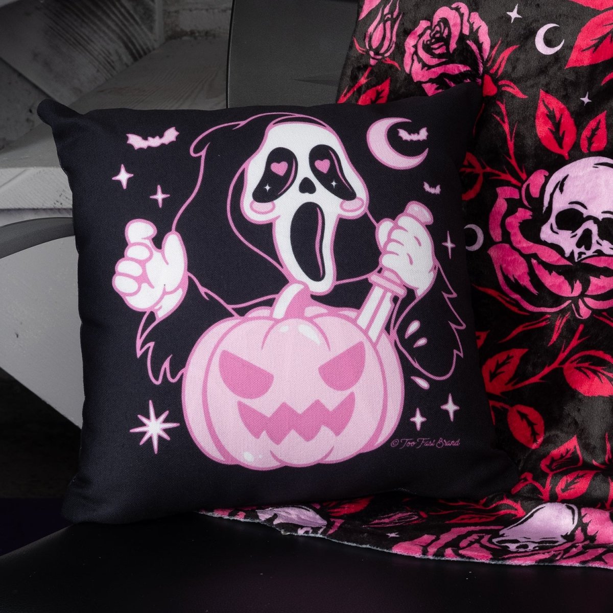 Too Fast | Cute Ghostface Throw Pillow