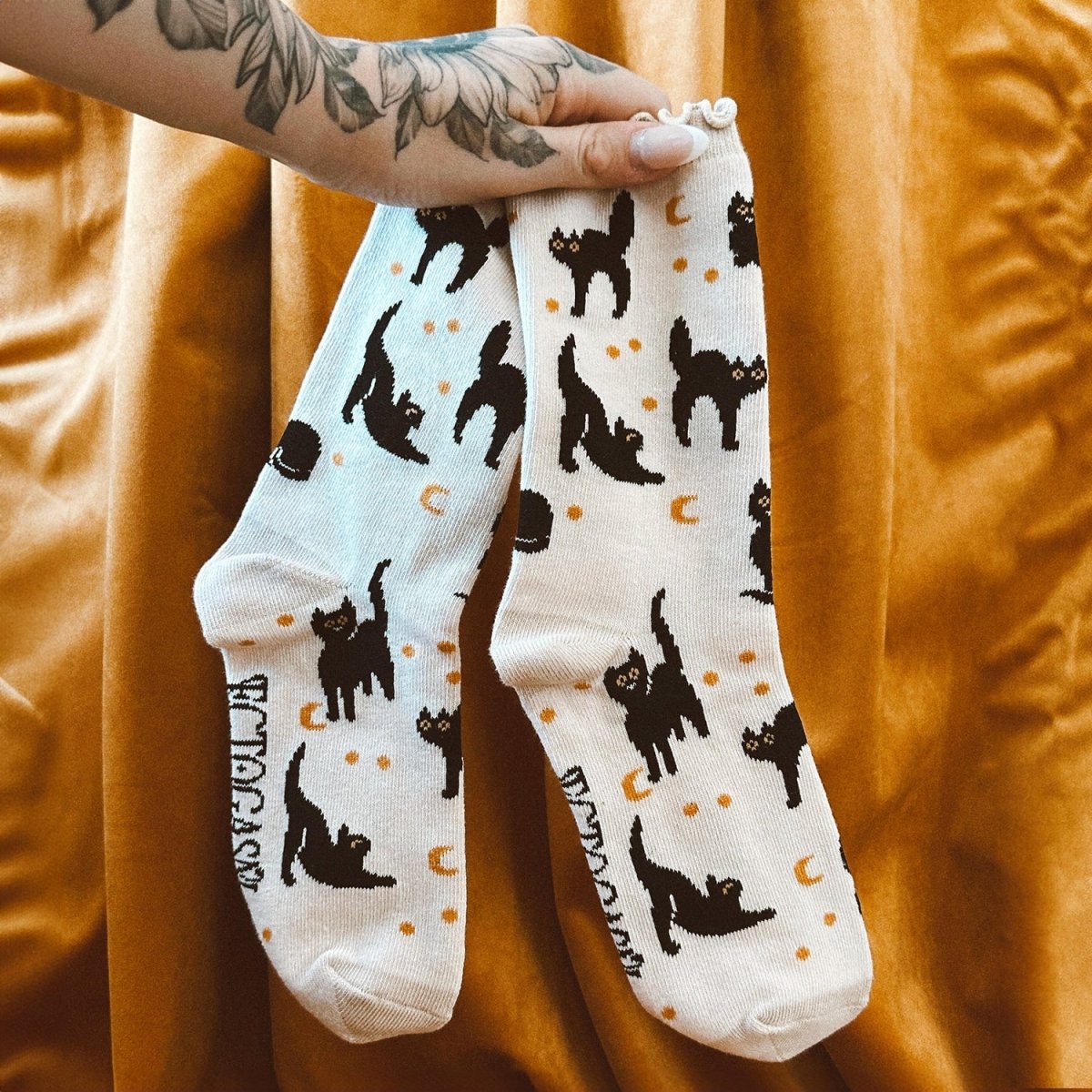 Bow & Lace Ruffle Socks – Leg Avenue Canada