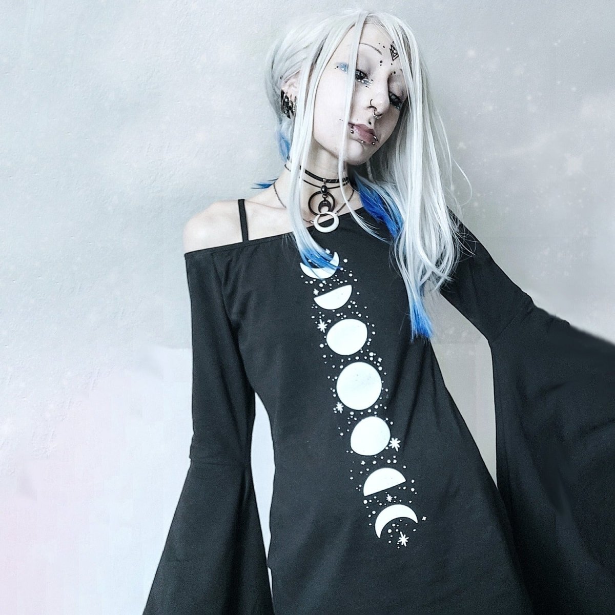 Phases Of The Moon and Stars Hellz Bellz Bell Sleeve Dress – Too Fast