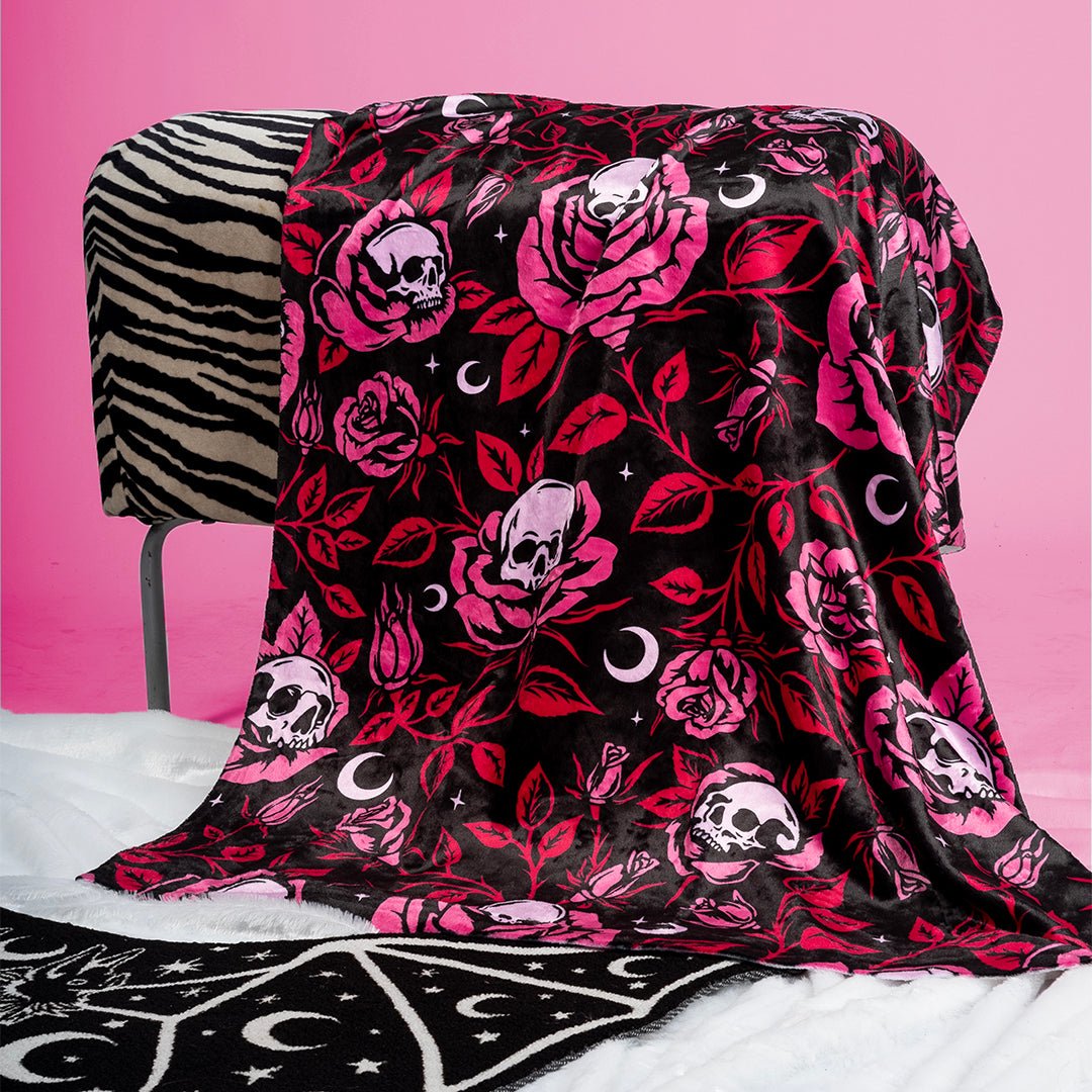 Too Fast | Dead Roses Velvet Plush Blanket